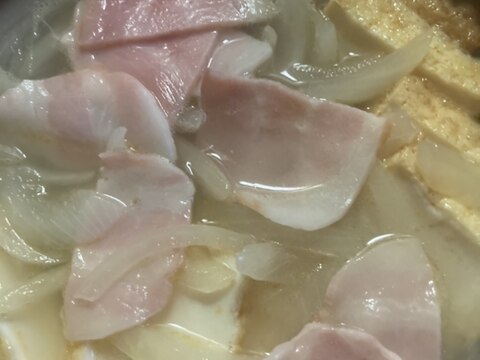 厚揚げとベーコン、玉ねぎの煮物